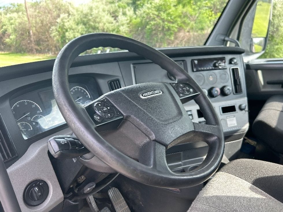 Day Cab Tractor-Heavy Duty Tractors-Freightliner-2020-T12664ST-White Deer-PA-297,600\n\t\tmiles-$ 49,000 - Image 10