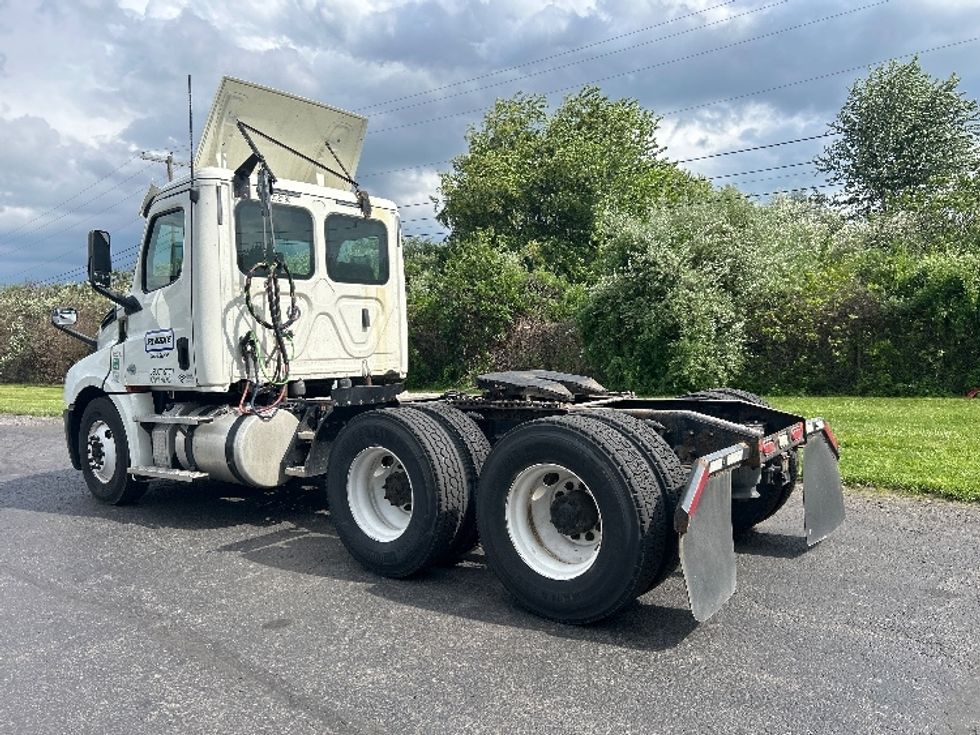 Day Cab Tractor-Heavy Duty Tractors-Freightliner-2020-T12664ST-White Deer-PA-297,600\n\t\tmiles-$ 49,000 - Image 5