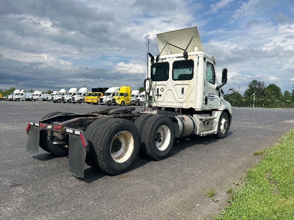 Day Cab Tractor-Heavy Duty Tractors-Freightliner-2020-T12664ST-White Deer-PA-297,600\n\t\tmiles-$ 49,000 - Image 7