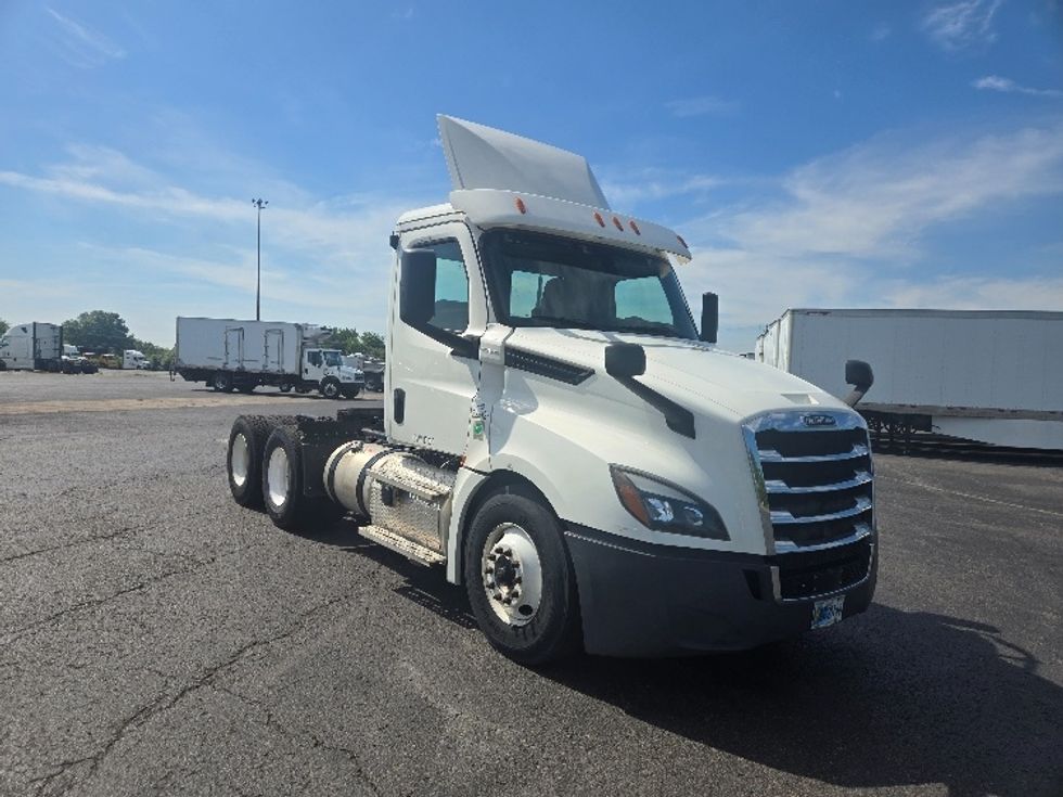 Day Cab Tractor-Heavy Duty Tractors-Freightliner-2020-T12664ST-White Deer-PA-311,243\n\t\tmiles-$ 54,250 - Image 1