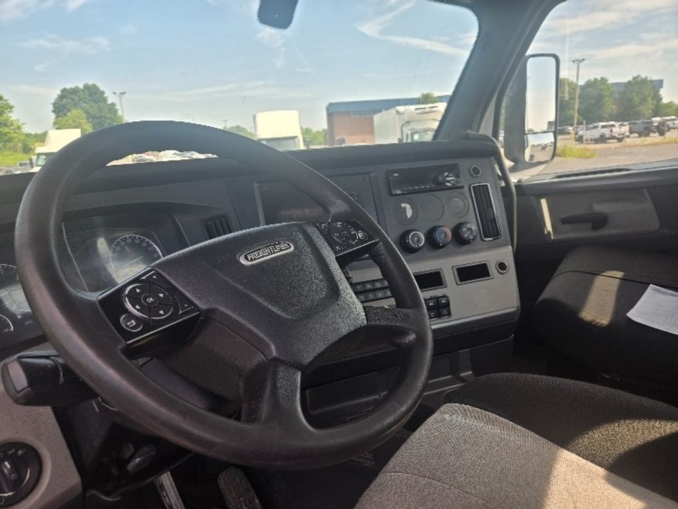Day Cab Tractor-Heavy Duty Tractors-Freightliner-2020-T12664ST-White Deer-PA-311,243\n\t\tmiles-$ 54,250 - Image 10