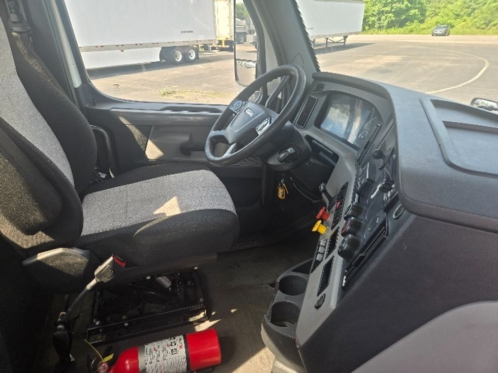 Day Cab Tractor-Heavy Duty Tractors-Freightliner-2020-T12664ST-White Deer-PA-311,243\n\t\tmiles-$ 54,250 - Image 14