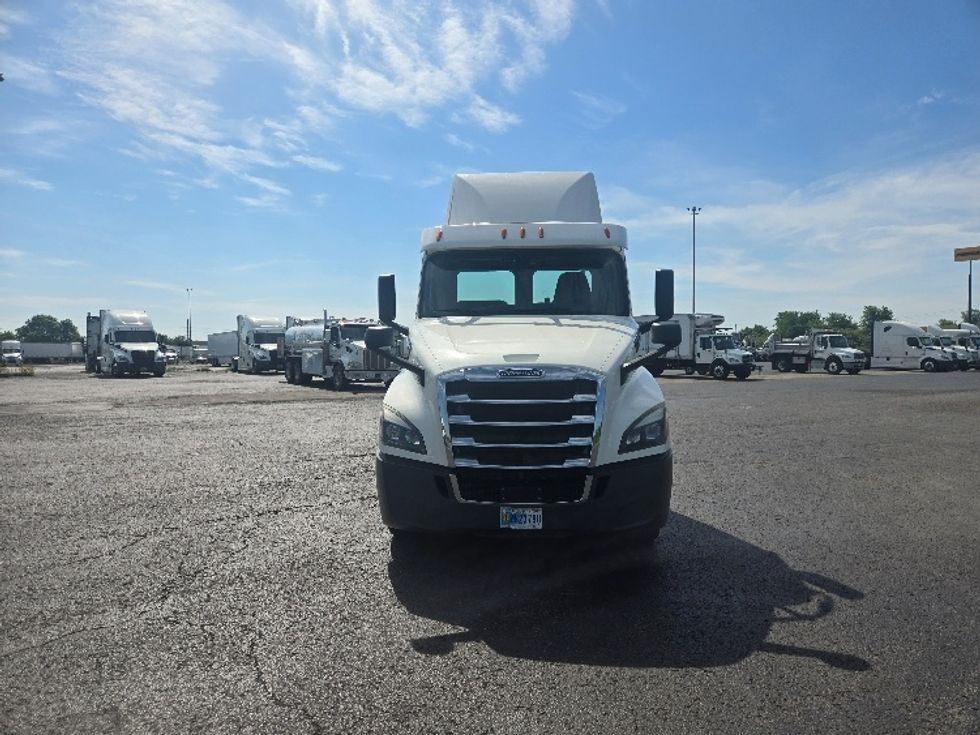 Day Cab Tractor-Heavy Duty Tractors-Freightliner-2020-T12664ST-White Deer-PA-311,243\n\t\tmiles-$ 54,250 - Image 2
