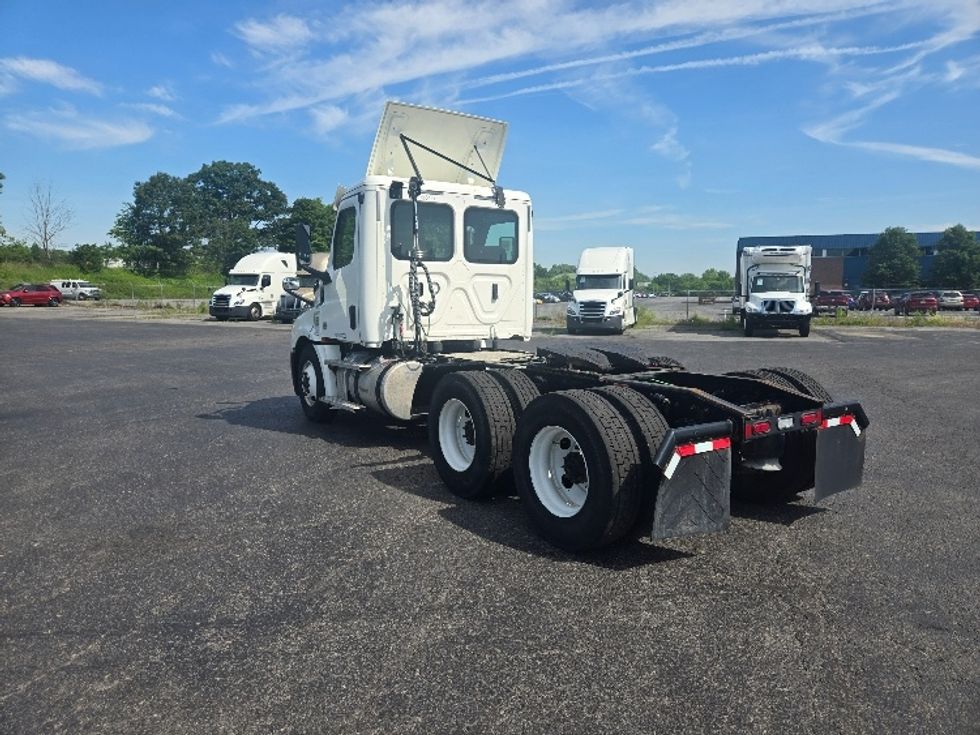 Day Cab Tractor-Heavy Duty Tractors-Freightliner-2020-T12664ST-White Deer-PA-311,243\n\t\tmiles-$ 54,250 - Image 5