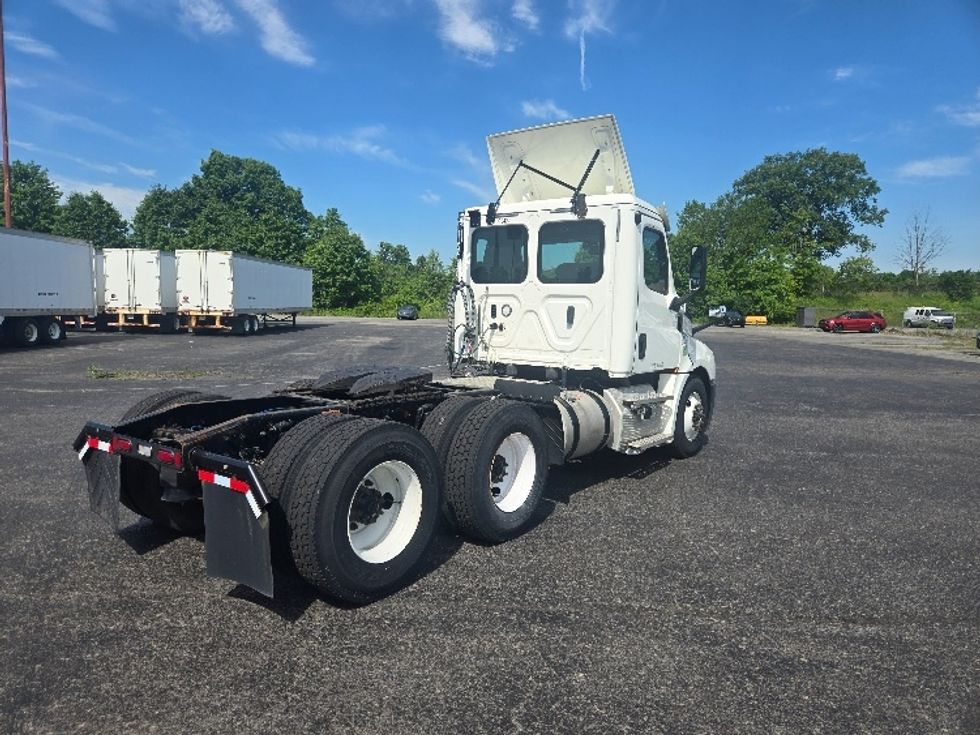 Day Cab Tractor-Heavy Duty Tractors-Freightliner-2020-T12664ST-White Deer-PA-311,243\n\t\tmiles-$ 54,250 - Image 7