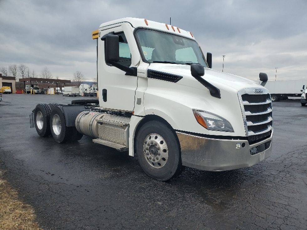 Day Cab Tractor-Heavy Duty Tractors-Freightliner-2020-T12664ST-White Deer-PA-368,913\n\t\tmiles-$ 57,750 - Image 1