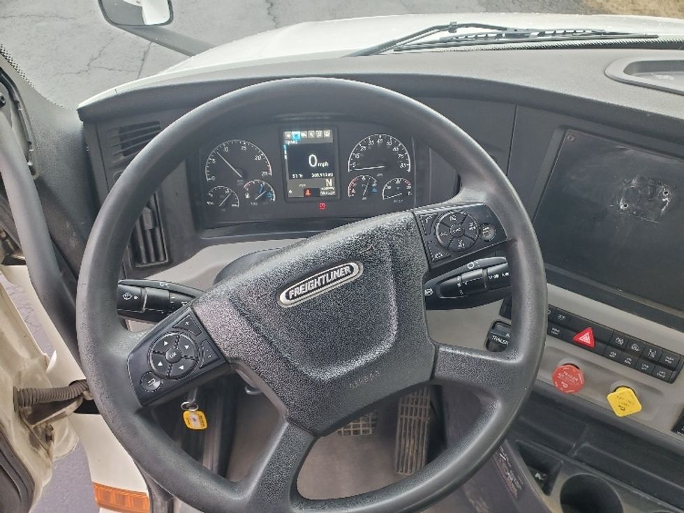 Day Cab Tractor-Heavy Duty Tractors-Freightliner-2020-T12664ST-White Deer-PA-368,913\n\t\tmiles-$ 57,750 - Image 11