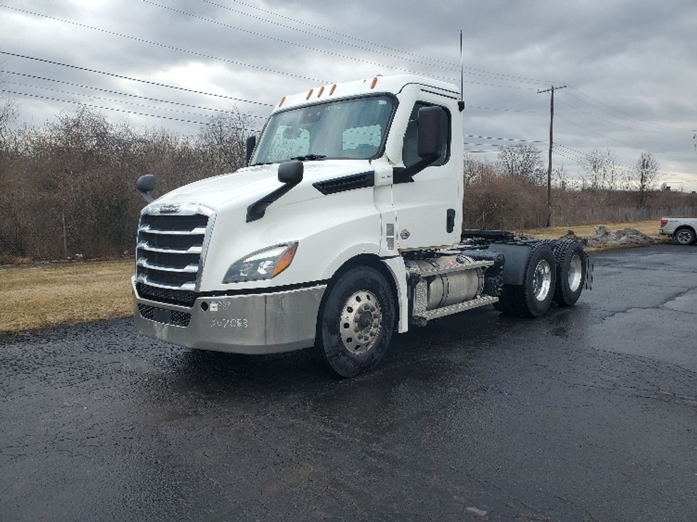 Day Cab Tractor-Heavy Duty Tractors-Freightliner-2020-T12664ST-White Deer-PA-368,913\n\t\tmiles-$ 57,750 - Image 3