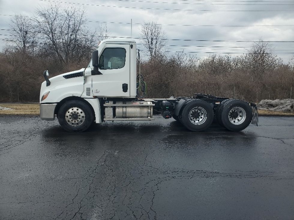 Day Cab Tractor-Heavy Duty Tractors-Freightliner-2020-T12664ST-White Deer-PA-368,913\n\t\tmiles-$ 57,750 - Image 4