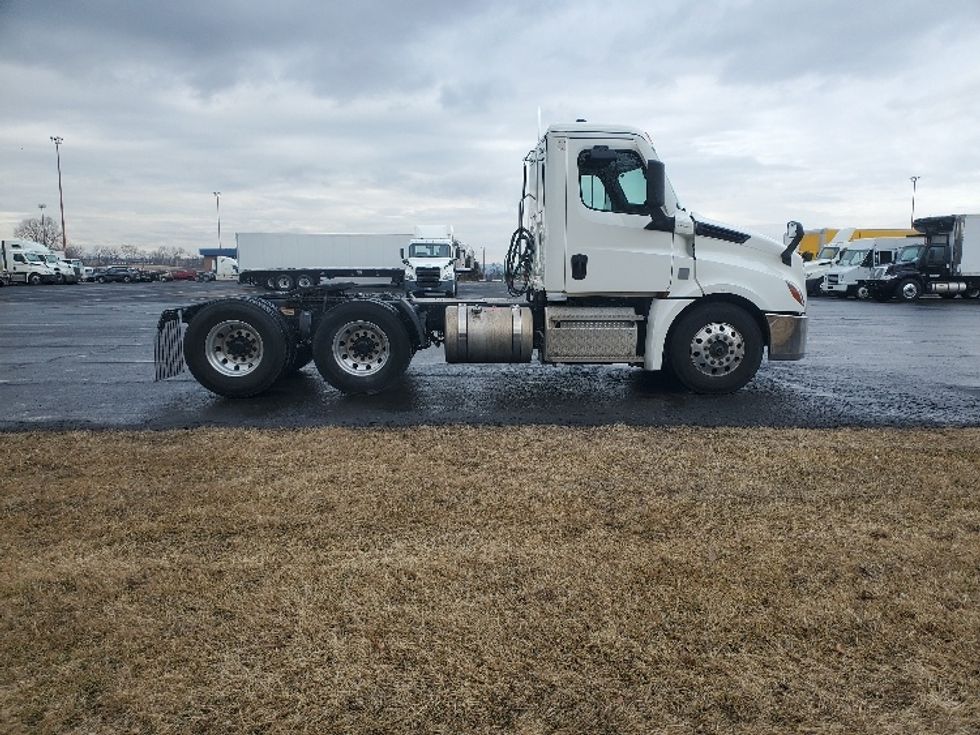 Day Cab Tractor-Heavy Duty Tractors-Freightliner-2020-T12664ST-White Deer-PA-368,913\n\t\tmiles-$ 57,750 - Image 8