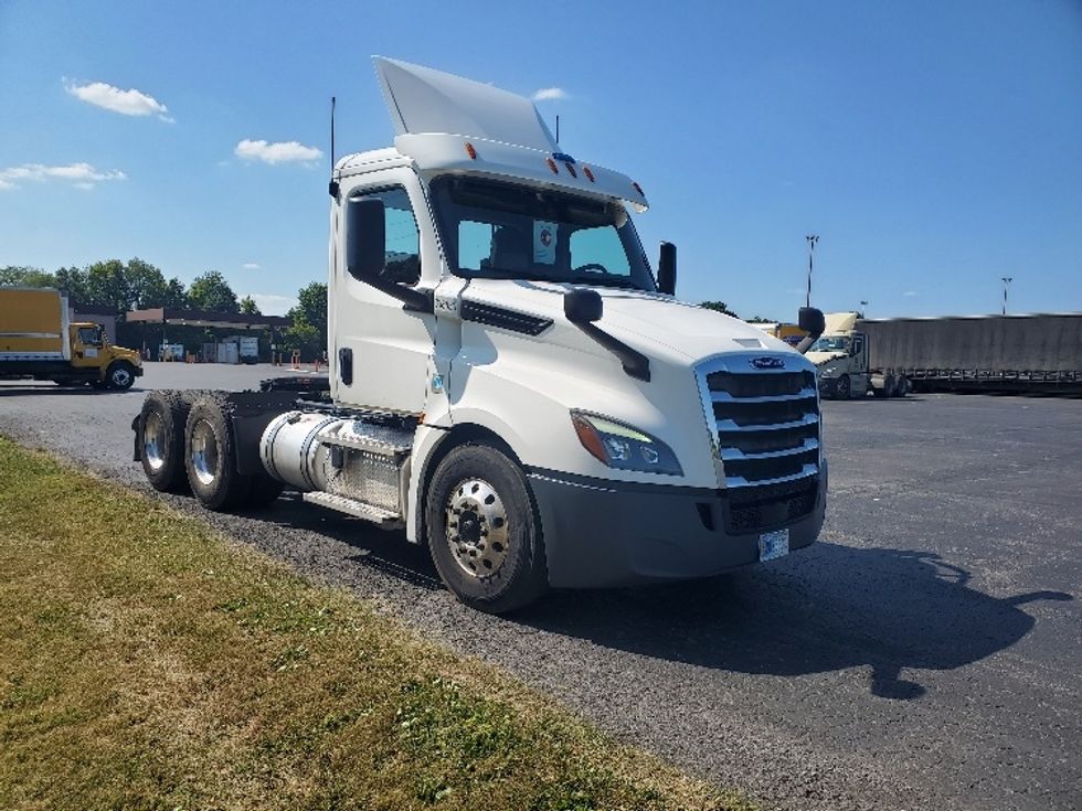 Day Cab Tractor-Heavy Duty Tractors-Freightliner-2020-T12664ST-White Deer-PA-482,576\n\t\tmiles-$ 41,500 - Image 1