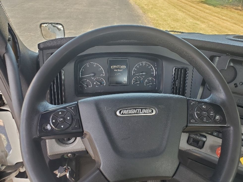 Day Cab Tractor-Heavy Duty Tractors-Freightliner-2020-T12664ST-White Deer-PA-482,576\n\t\tmiles-$ 41,500 - Image 11