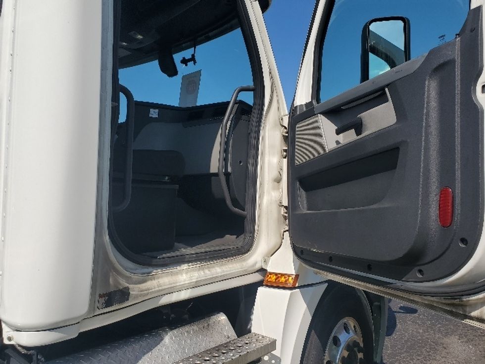 Day Cab Tractor-Heavy Duty Tractors-Freightliner-2020-T12664ST-White Deer-PA-482,576\n\t\tmiles-$ 41,500 - Image 12