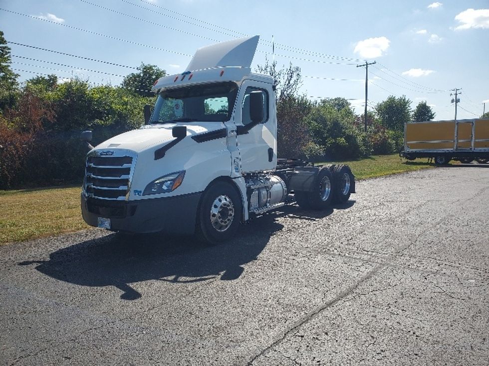 Day Cab Tractor-Heavy Duty Tractors-Freightliner-2020-T12664ST-White Deer-PA-482,576\n\t\tmiles-$ 41,500 - Image 3