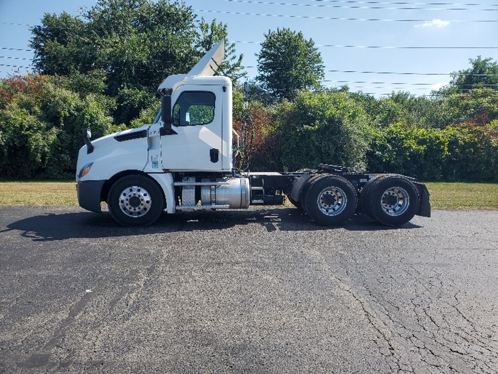 Day Cab Tractor-Heavy Duty Tractors-Freightliner-2020-T12664ST-White Deer-PA-482,576\n\t\tmiles-$ 41,500 - Image 4