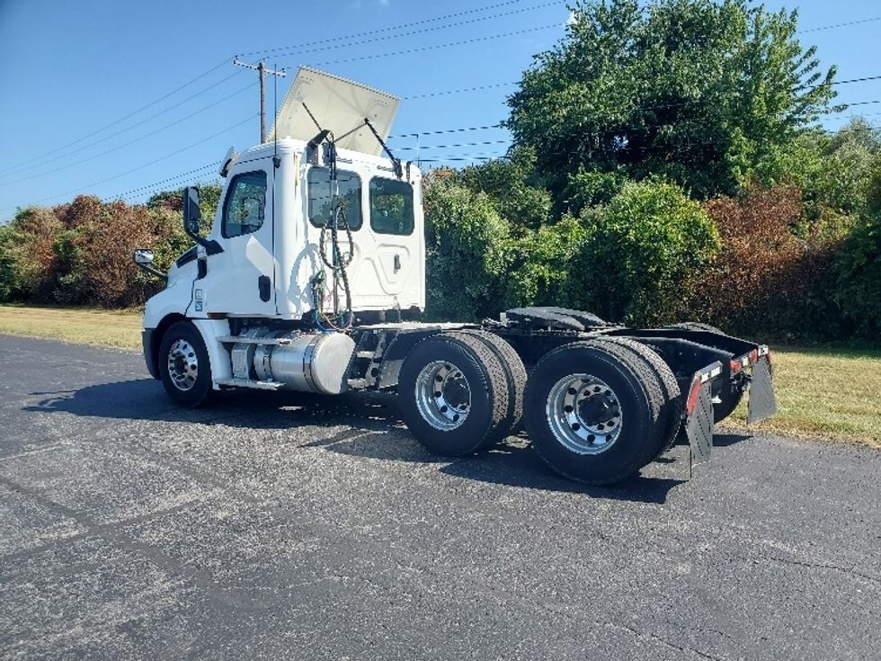 Day Cab Tractor-Heavy Duty Tractors-Freightliner-2020-T12664ST-White Deer-PA-482,576\n\t\tmiles-$ 41,500 - Image 5