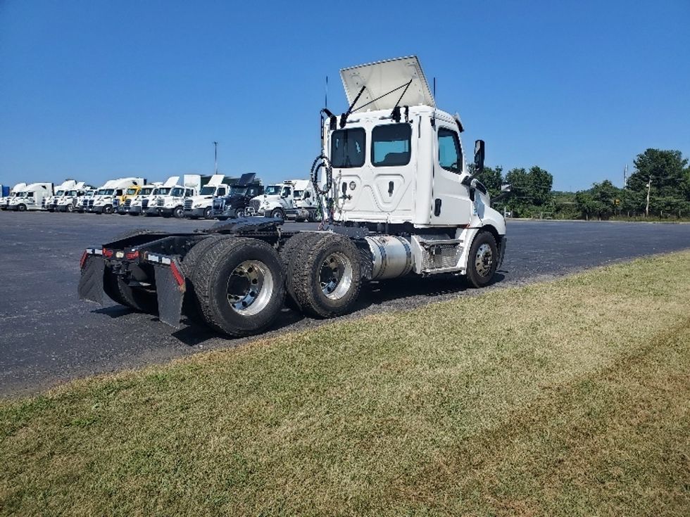 Day Cab Tractor-Heavy Duty Tractors-Freightliner-2020-T12664ST-White Deer-PA-482,576\n\t\tmiles-$ 41,500 - Image 7