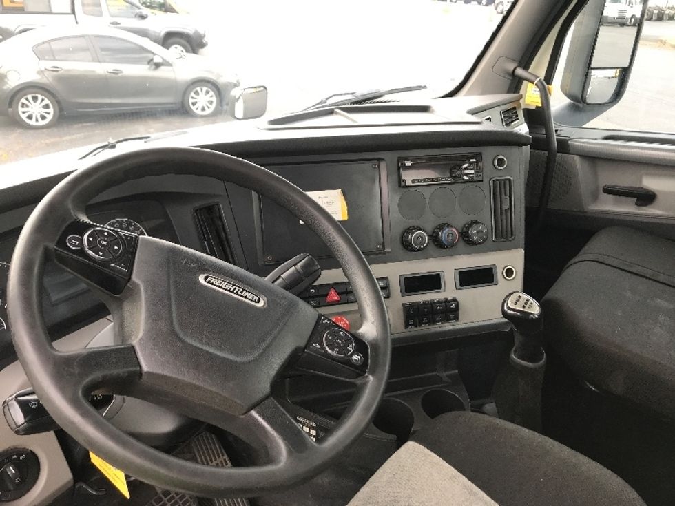 Day Cab Tractor-Heavy Duty Tractors-Freightliner-2020-T12664ST-White Deer-PA-482,801\n\t\tmiles-$ 38,000 - Image 10