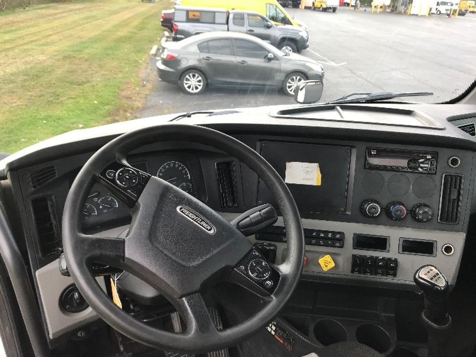 Day Cab Tractor-Heavy Duty Tractors-Freightliner-2020-T12664ST-White Deer-PA-482,801\n\t\tmiles-$ 38,000 - Image 11