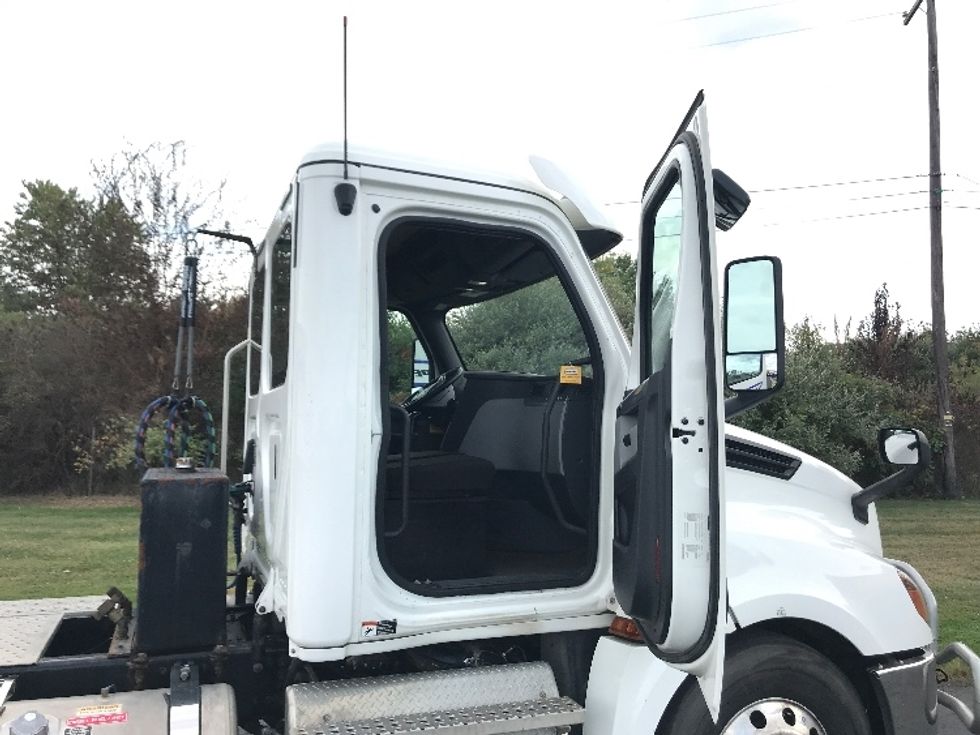 Day Cab Tractor-Heavy Duty Tractors-Freightliner-2020-T12664ST-White Deer-PA-482,801\n\t\tmiles-$ 38,000 - Image 12