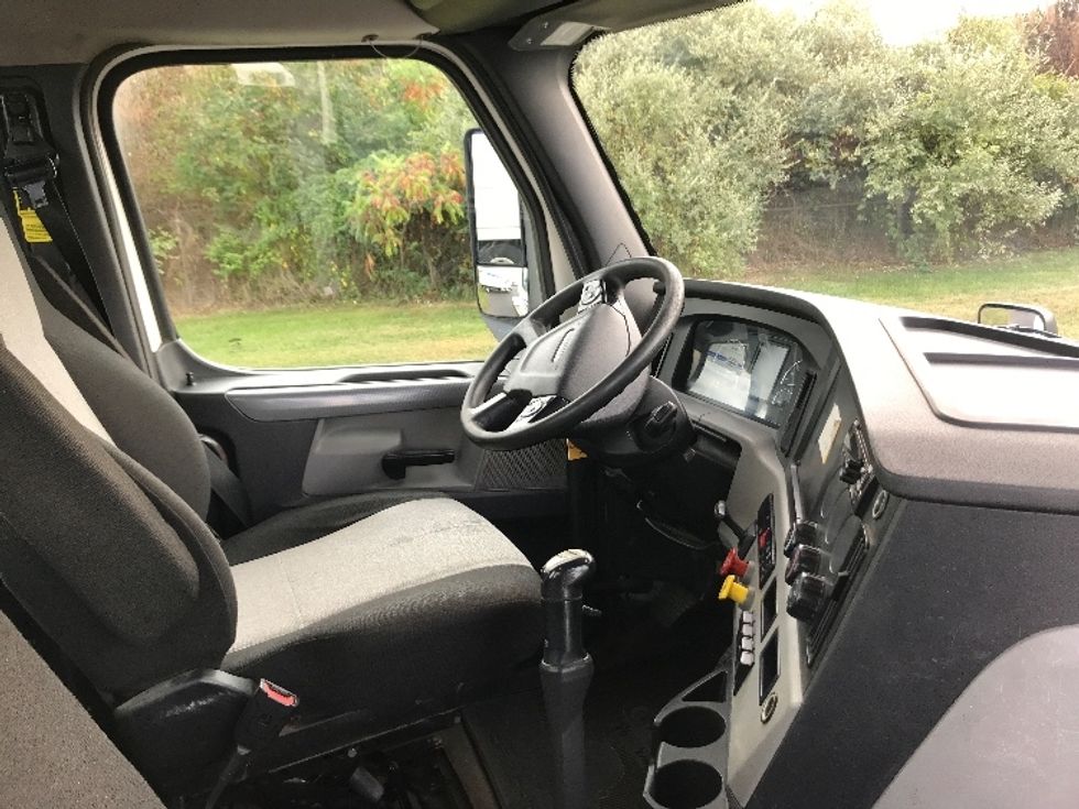 Day Cab Tractor-Heavy Duty Tractors-Freightliner-2020-T12664ST-White Deer-PA-482,801\n\t\tmiles-$ 38,000 - Image 14