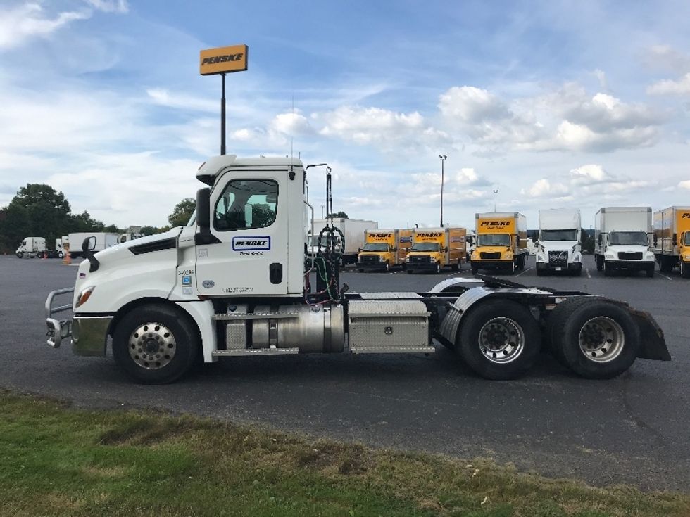 Day Cab Tractor-Heavy Duty Tractors-Freightliner-2020-T12664ST-White Deer-PA-482,801\n\t\tmiles-$ 38,000 - Image 4