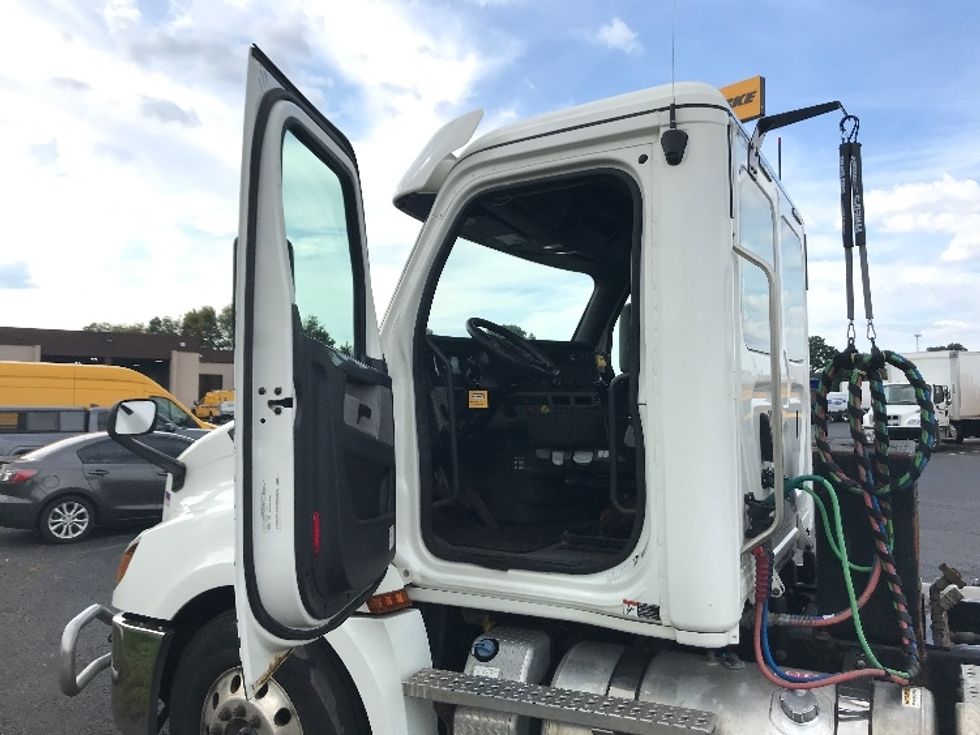 Day Cab Tractor-Heavy Duty Tractors-Freightliner-2020-T12664ST-White Deer-PA-482,801\n\t\tmiles-$ 38,000 - Image 9
