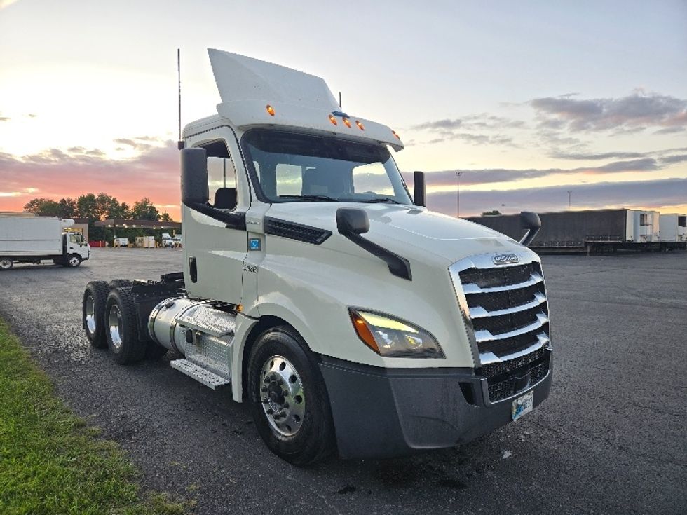 Day Cab Tractor-Heavy Duty Tractors-Freightliner-2020-T12664ST-White Deer-PA-507,538\n\t\tmiles-$ 40,750 - Image 1