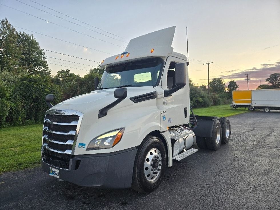 Day Cab Tractor-Heavy Duty Tractors-Freightliner-2020-T12664ST-White Deer-PA-507,538\n\t\tmiles-$ 40,750 - Image 3