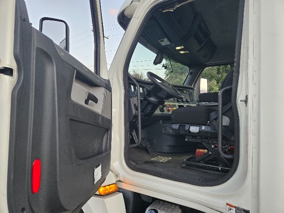 Day Cab Tractor-Heavy Duty Tractors-Freightliner-2020-T12664ST-White Deer-PA-507,538\n\t\tmiles-$ 40,750 - Image 9