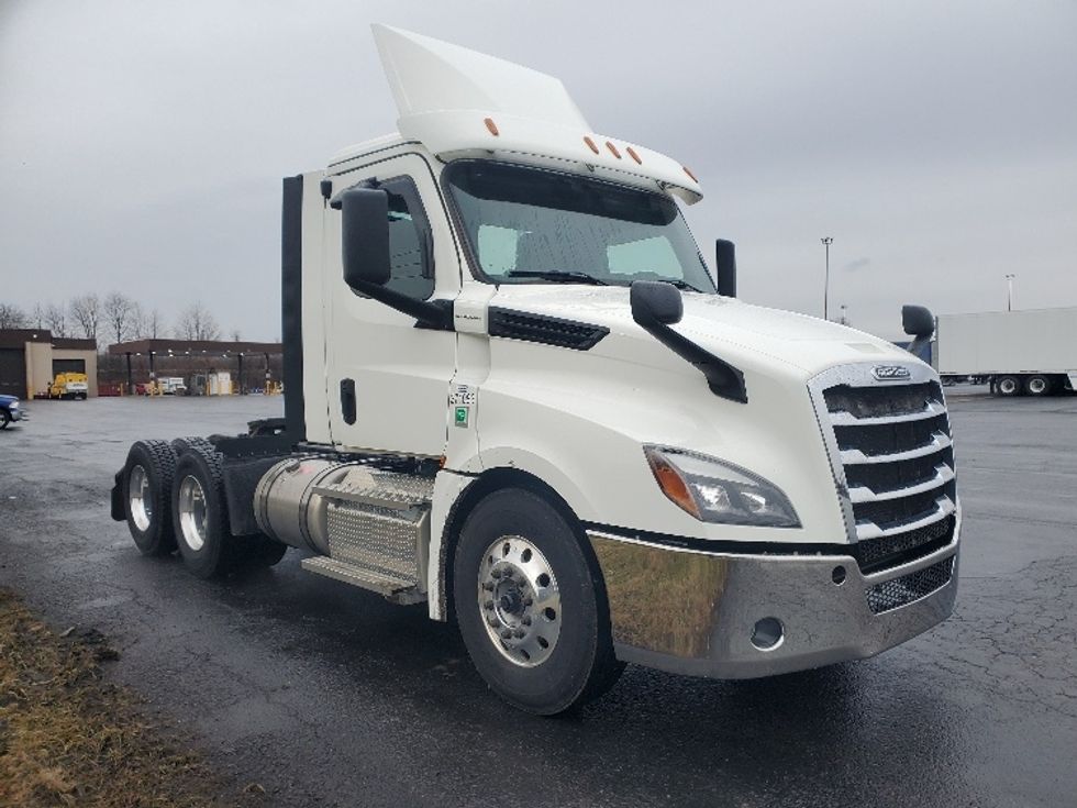 Day Cab Tractor-Heavy Duty Tractors-Freightliner-2020-T12664ST-White Deer-PA-514,727\n\t\tmiles-$ 37,000 - Image 1