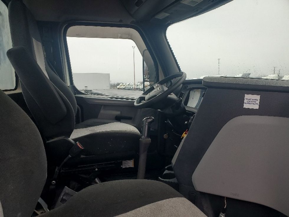 Day Cab Tractor-Heavy Duty Tractors-Freightliner-2020-T12664ST-White Deer-PA-514,727\n\t\tmiles-$ 37,000 - Image 14