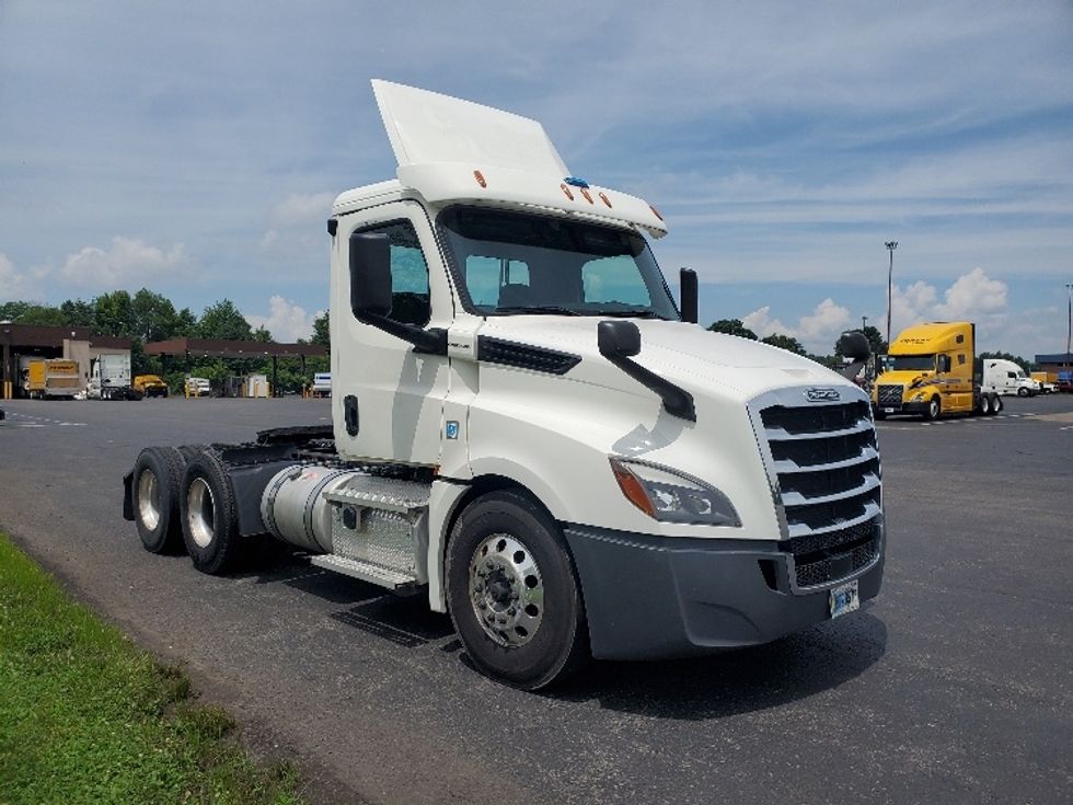 Day Cab Tractor-Heavy Duty Tractors-Freightliner-2020-T12664ST-White Deer-PA-526,466\n\t\tmiles-$ 38,000 - Image 1