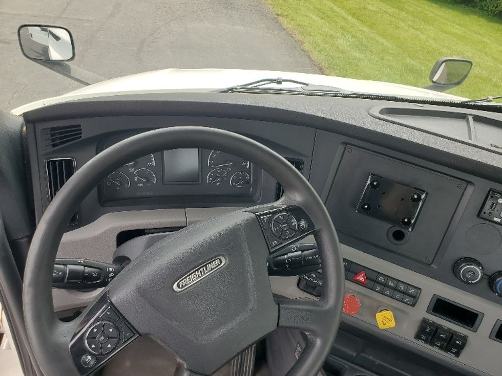 Day Cab Tractor-Heavy Duty Tractors-Freightliner-2020-T12664ST-White Deer-PA-526,466\n\t\tmiles-$ 38,000 - Image 11