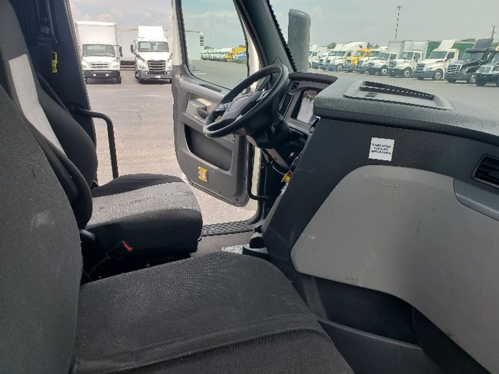 Day Cab Tractor-Heavy Duty Tractors-Freightliner-2020-T12664ST-White Deer-PA-526,466\n\t\tmiles-$ 38,000 - Image 14