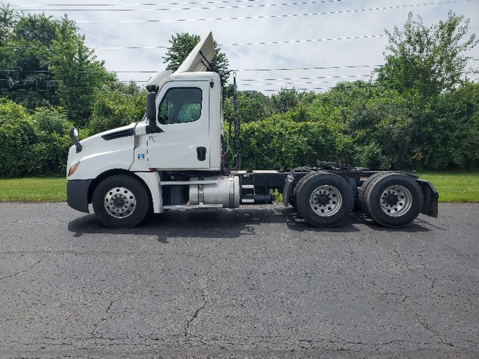 Day Cab Tractor-Heavy Duty Tractors-Freightliner-2020-T12664ST-White Deer-PA-526,466\n\t\tmiles-$ 38,000 - Image 4
