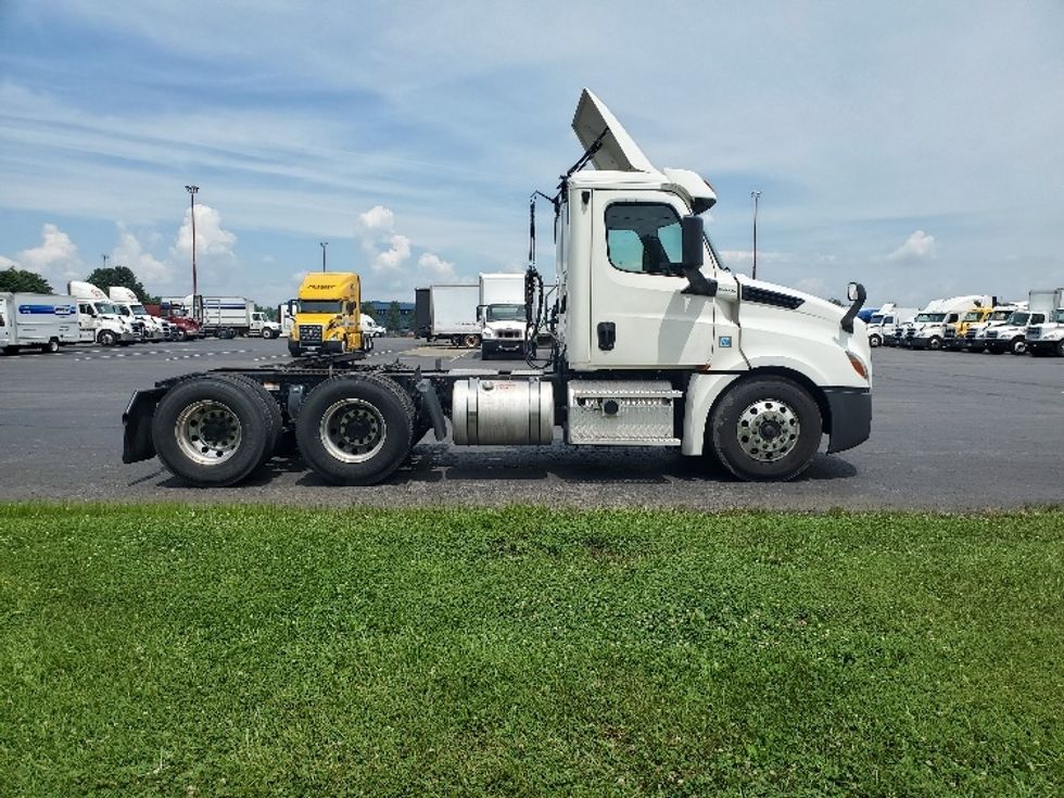 Day Cab Tractor-Heavy Duty Tractors-Freightliner-2020-T12664ST-White Deer-PA-526,466\n\t\tmiles-$ 38,000 - Image 8