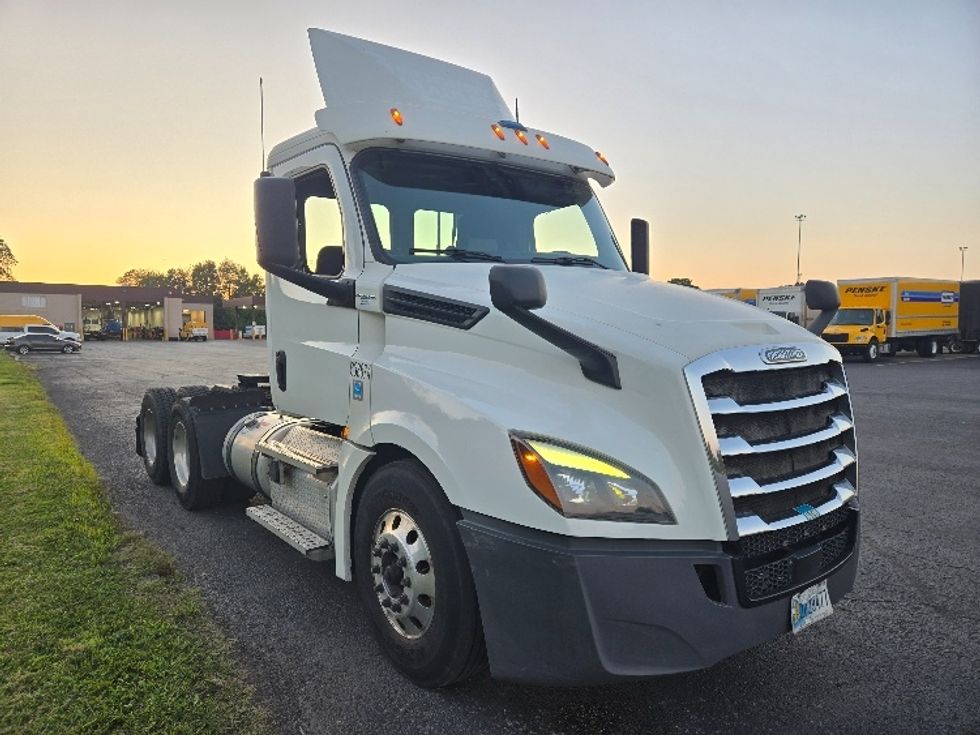 Day Cab Tractor-Heavy Duty Tractors-Freightliner-2020-T12664ST-White Deer-PA-539,135\n\t\tmiles-$ 38,250 - Image 1