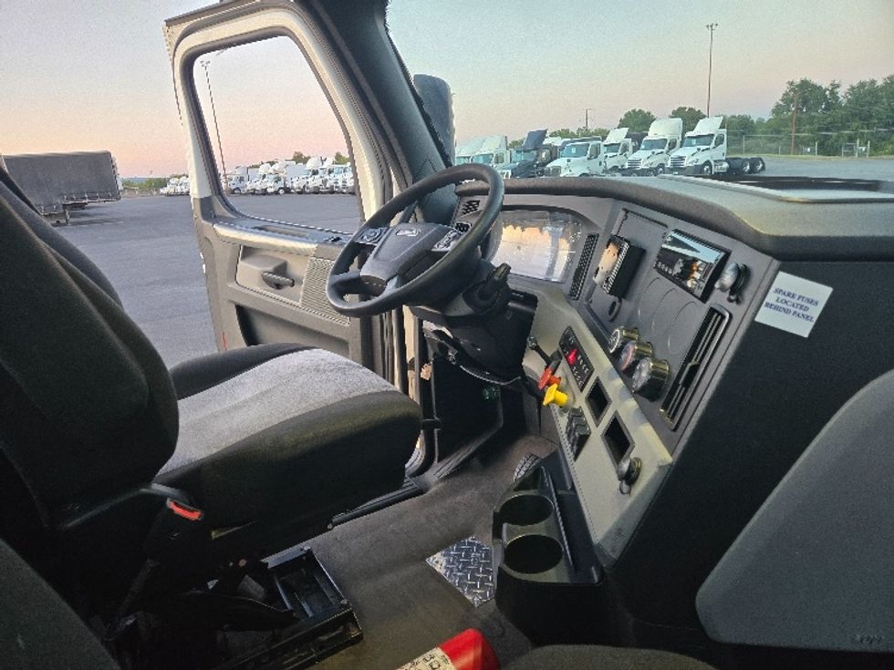 Day Cab Tractor-Heavy Duty Tractors-Freightliner-2020-T12664ST-White Deer-PA-539,135\n\t\tmiles-$ 38,250 - Image 14