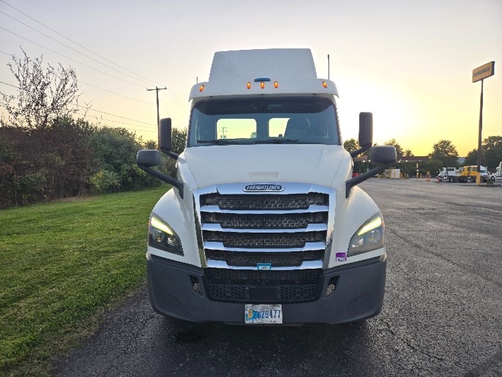 Day Cab Tractor-Heavy Duty Tractors-Freightliner-2020-T12664ST-White Deer-PA-539,135\n\t\tmiles-$ 38,250 - Image 2