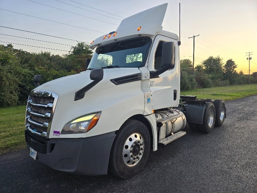 Day Cab Tractor-Heavy Duty Tractors-Freightliner-2020-T12664ST-White Deer-PA-539,135\n\t\tmiles-$ 38,250 - Image 3