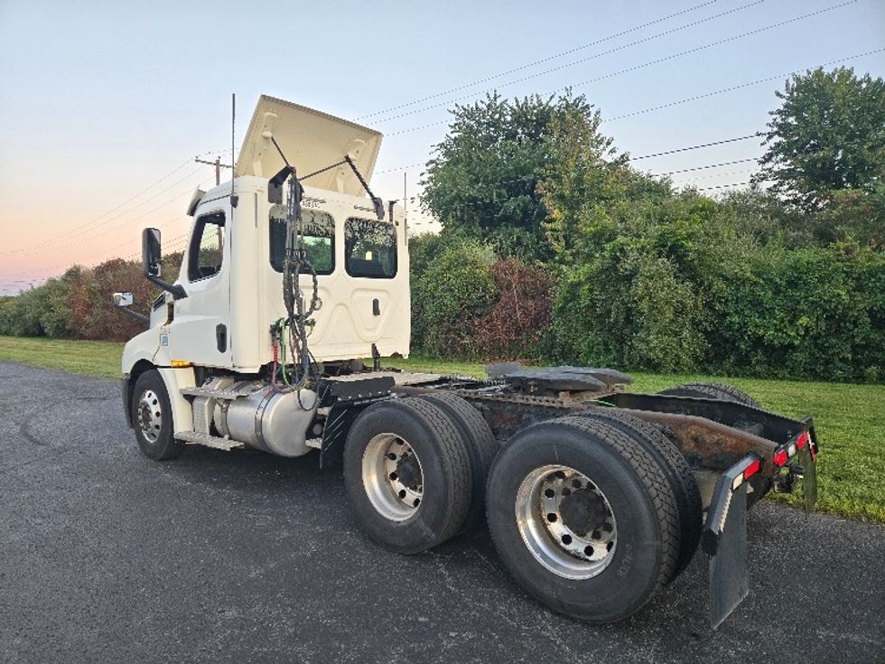 Day Cab Tractor-Heavy Duty Tractors-Freightliner-2020-T12664ST-White Deer-PA-539,135\n\t\tmiles-$ 38,250 - Image 5