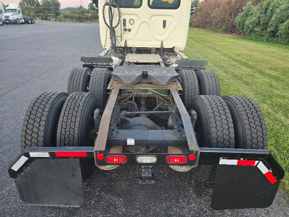 Day Cab Tractor-Heavy Duty Tractors-Freightliner-2020-T12664ST-White Deer-PA-539,135\n\t\tmiles-$ 38,250 - Image 6