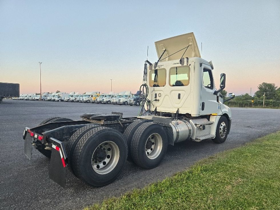 Day Cab Tractor-Heavy Duty Tractors-Freightliner-2020-T12664ST-White Deer-PA-539,135\n\t\tmiles-$ 38,250 - Image 7