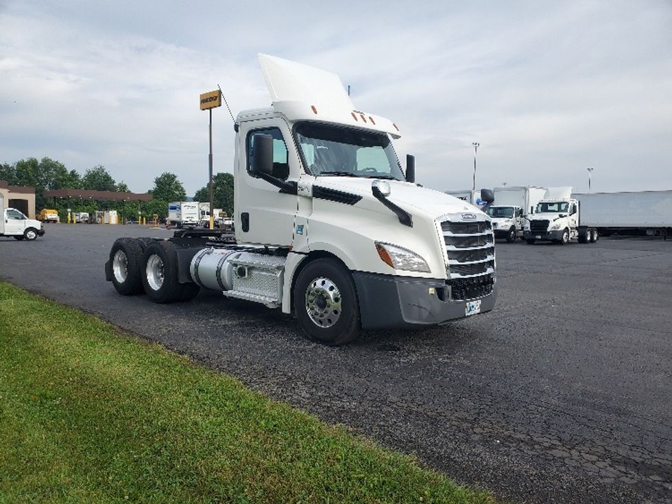 Day Cab Tractor-Heavy Duty Tractors-Freightliner-2020-T12664ST-White Deer-PA-606,174\n\t\tmiles-$ 35,500 - Image 1