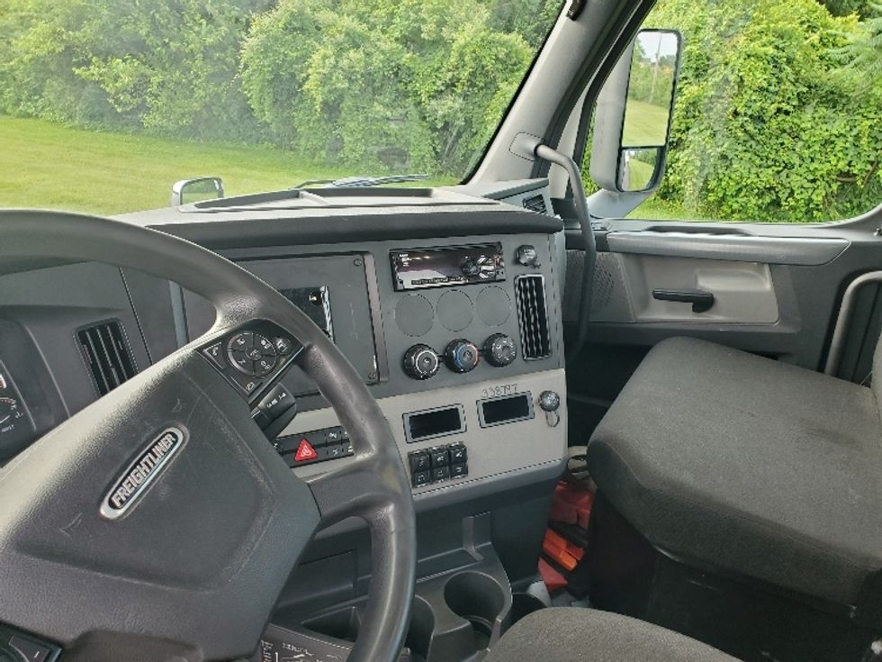 Day Cab Tractor-Heavy Duty Tractors-Freightliner-2020-T12664ST-White Deer-PA-606,174\n\t\tmiles-$ 35,500 - Image 10