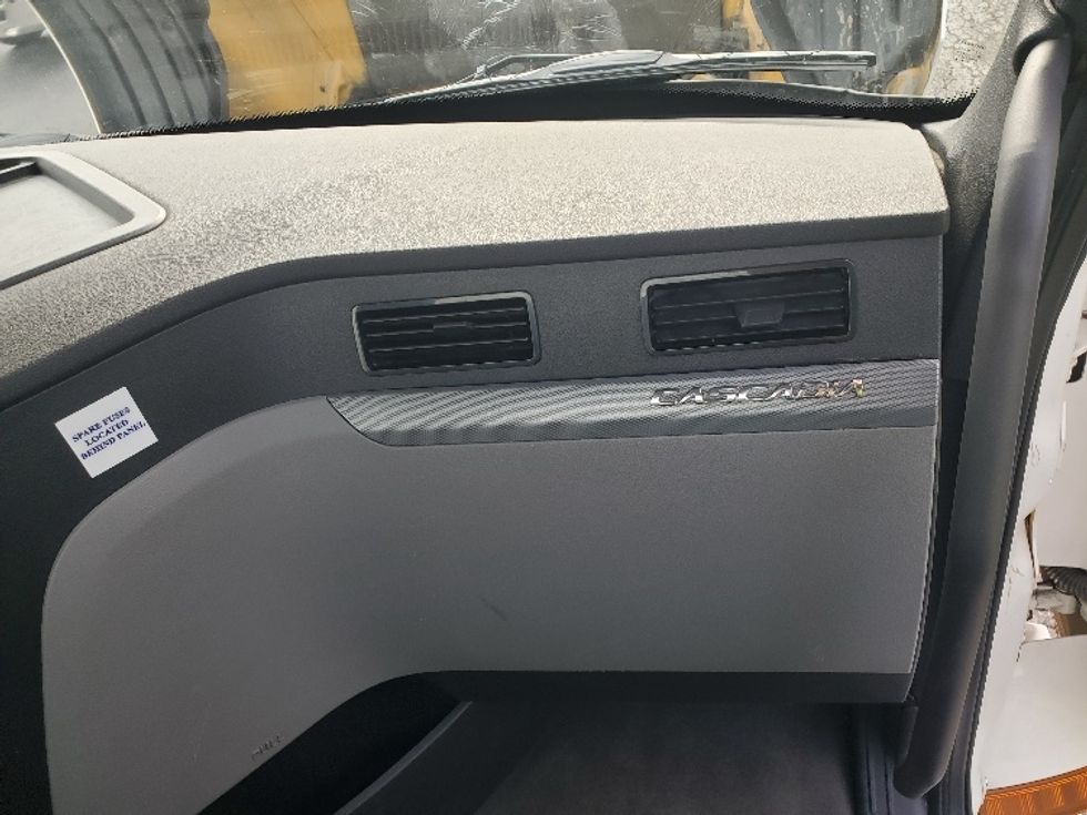 Day Cab Tractor-Heavy Duty Tractors-Freightliner-2020-T12664ST-White Deer-PA-606,174\n\t\tmiles-$ 35,500 - Image 13