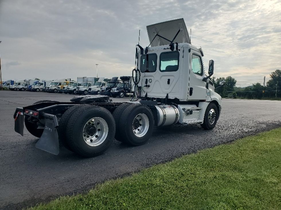 Day Cab Tractor-Heavy Duty Tractors-Freightliner-2020-T12664ST-White Deer-PA-606,174\n\t\tmiles-$ 35,500 - Image 7