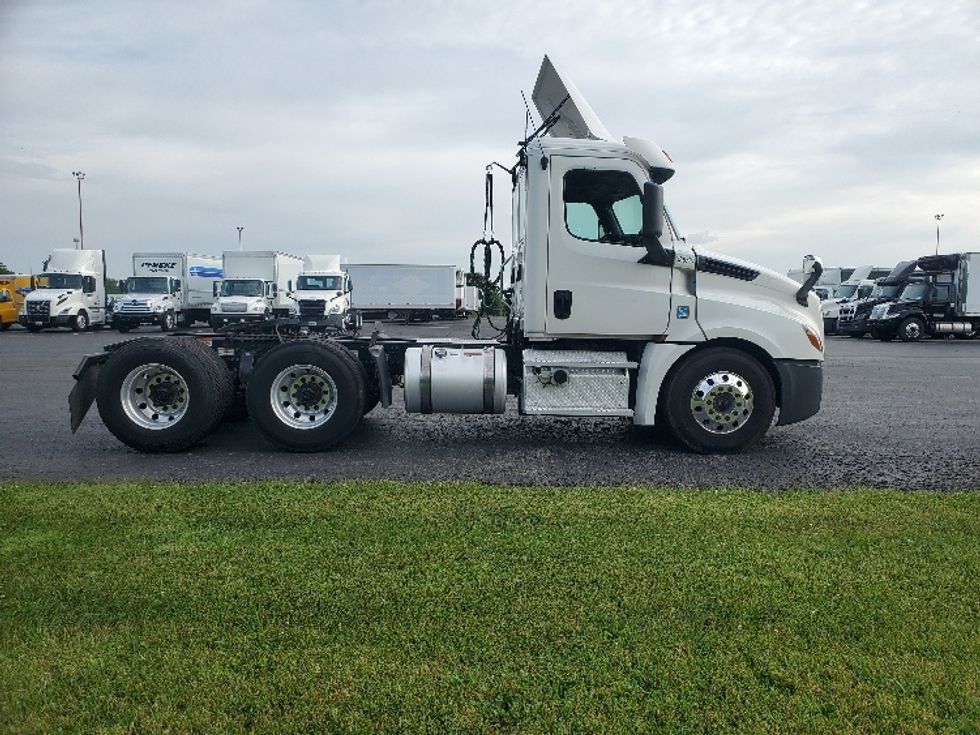 Day Cab Tractor-Heavy Duty Tractors-Freightliner-2020-T12664ST-White Deer-PA-606,174\n\t\tmiles-$ 35,500 - Image 8