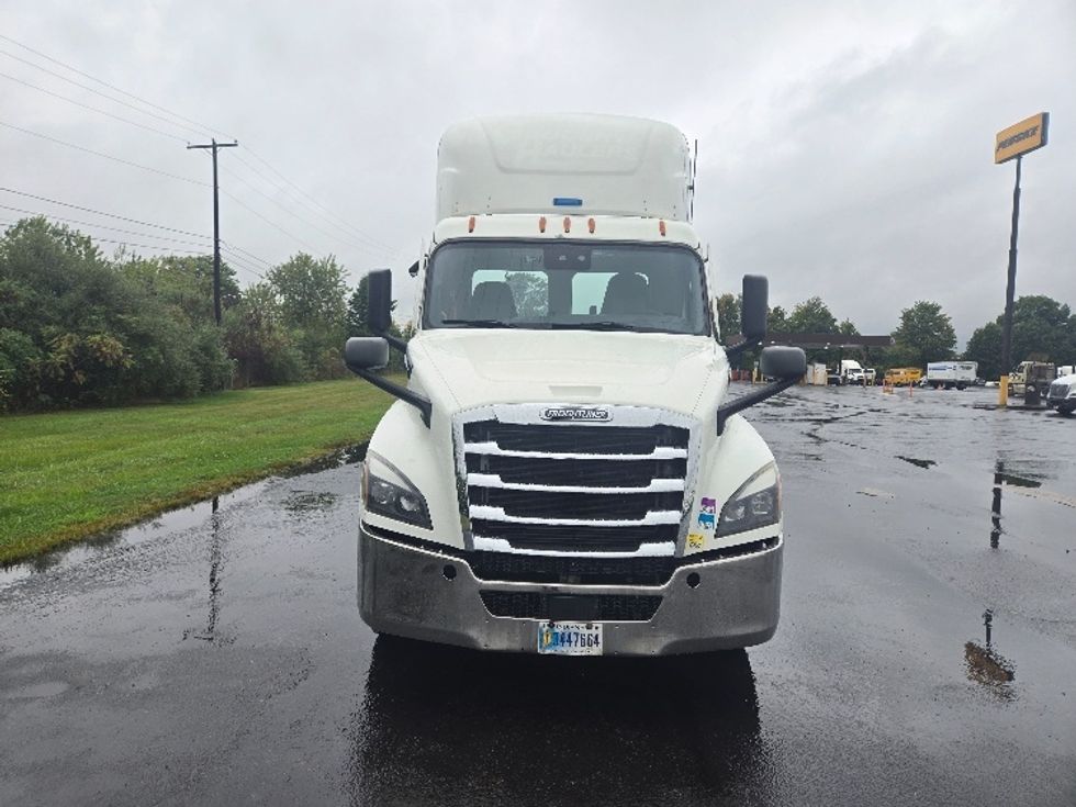 Day Cab Tractor-Heavy Duty Tractors-Freightliner-2020-T12664ST-White Deer-PA-608,379\n\t\tmiles-$ 32,750 - Image 2